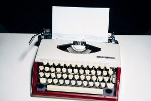 typewriter, side, empty-5235139.jpg